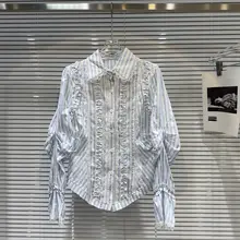 フレンチスタイルの美しい青いストライプのフリル装飾シャツ【春夏用・レディース】