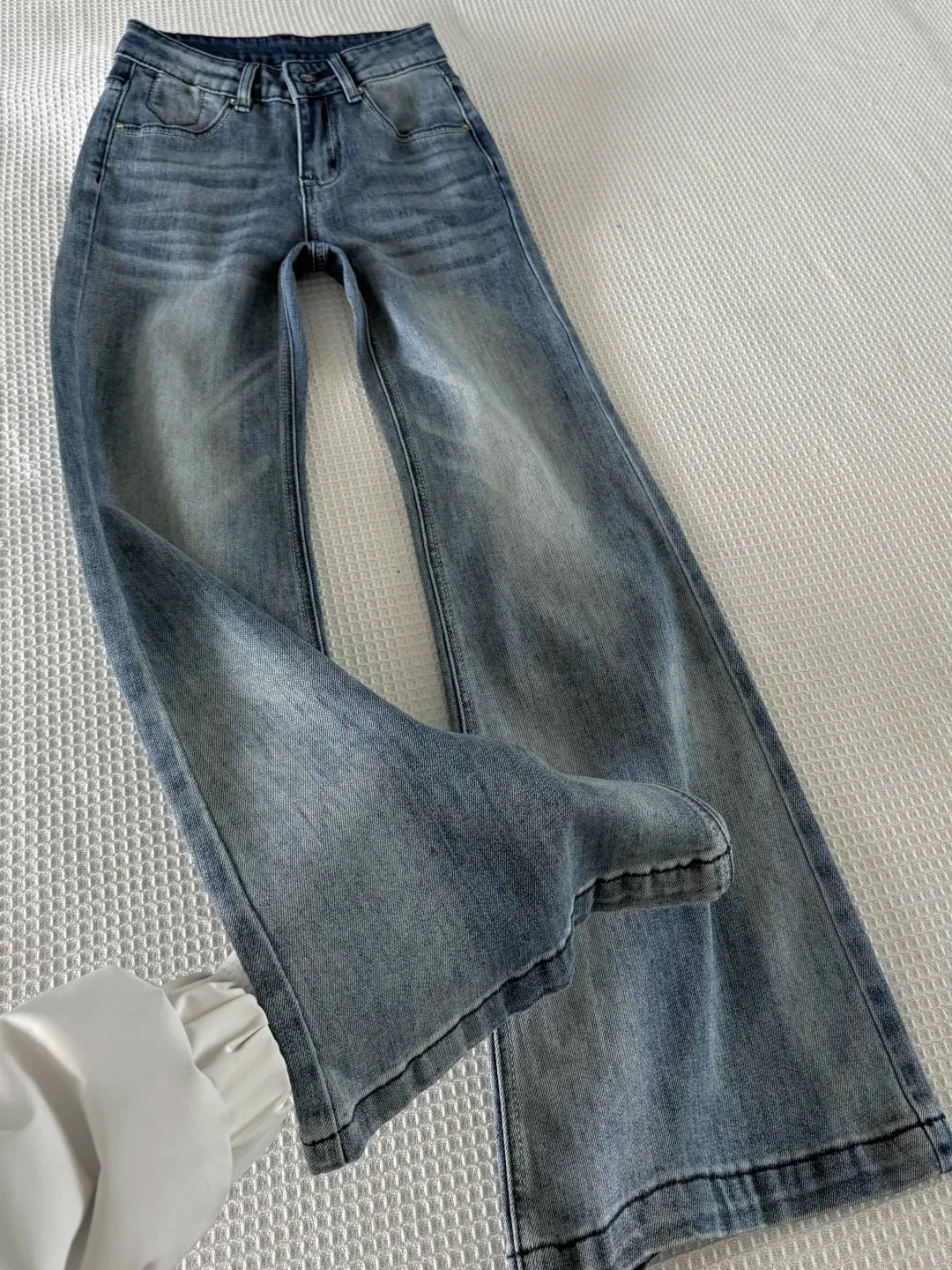ハイウエストストレッチデニムパンツ：40代女性に最適な春用微フレアデザインの実用性解析