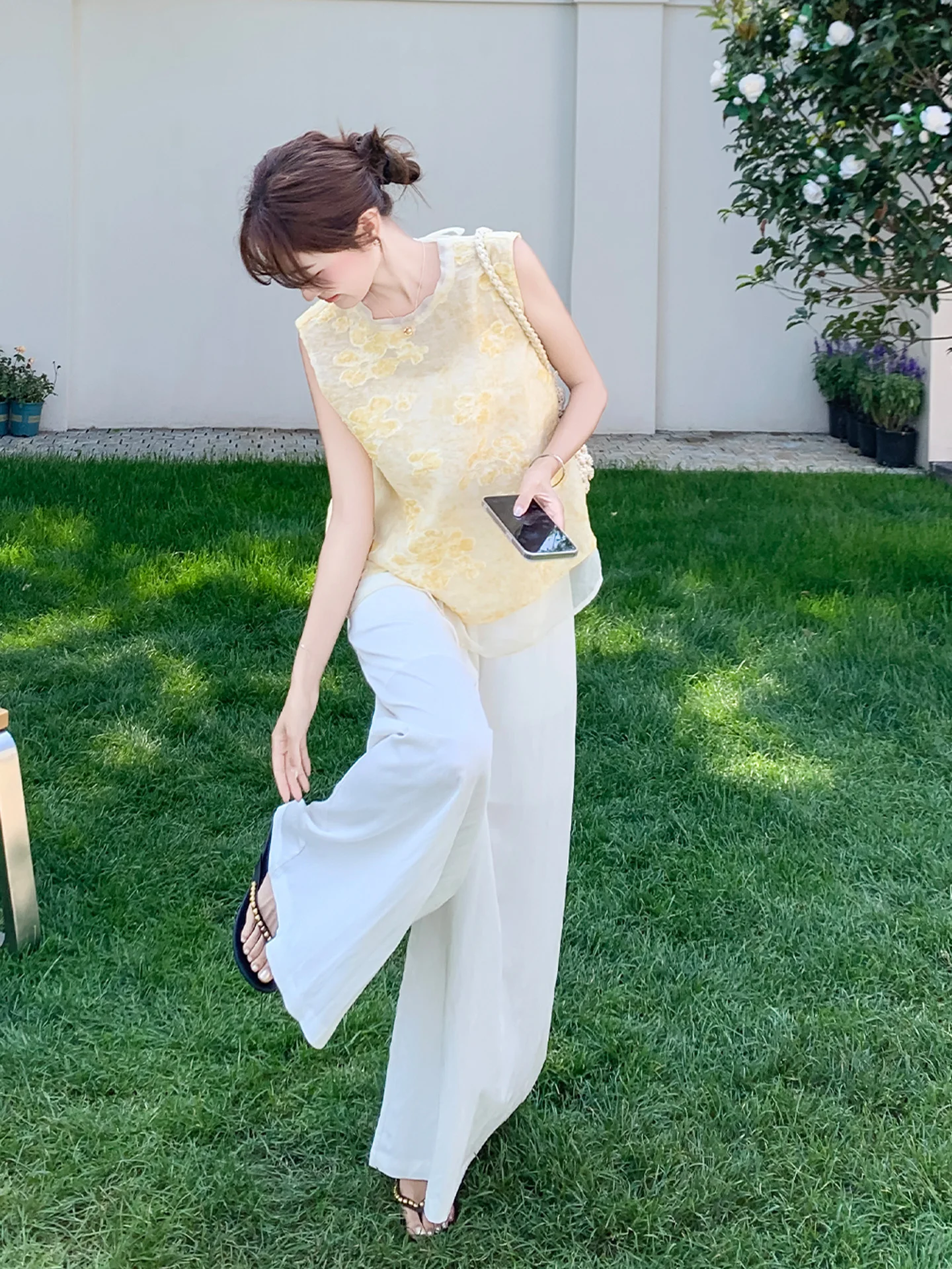 自分に合った服を選ぶには？淡い黄色の新中式トップスが教えてくれた、夏の着こなしの真実