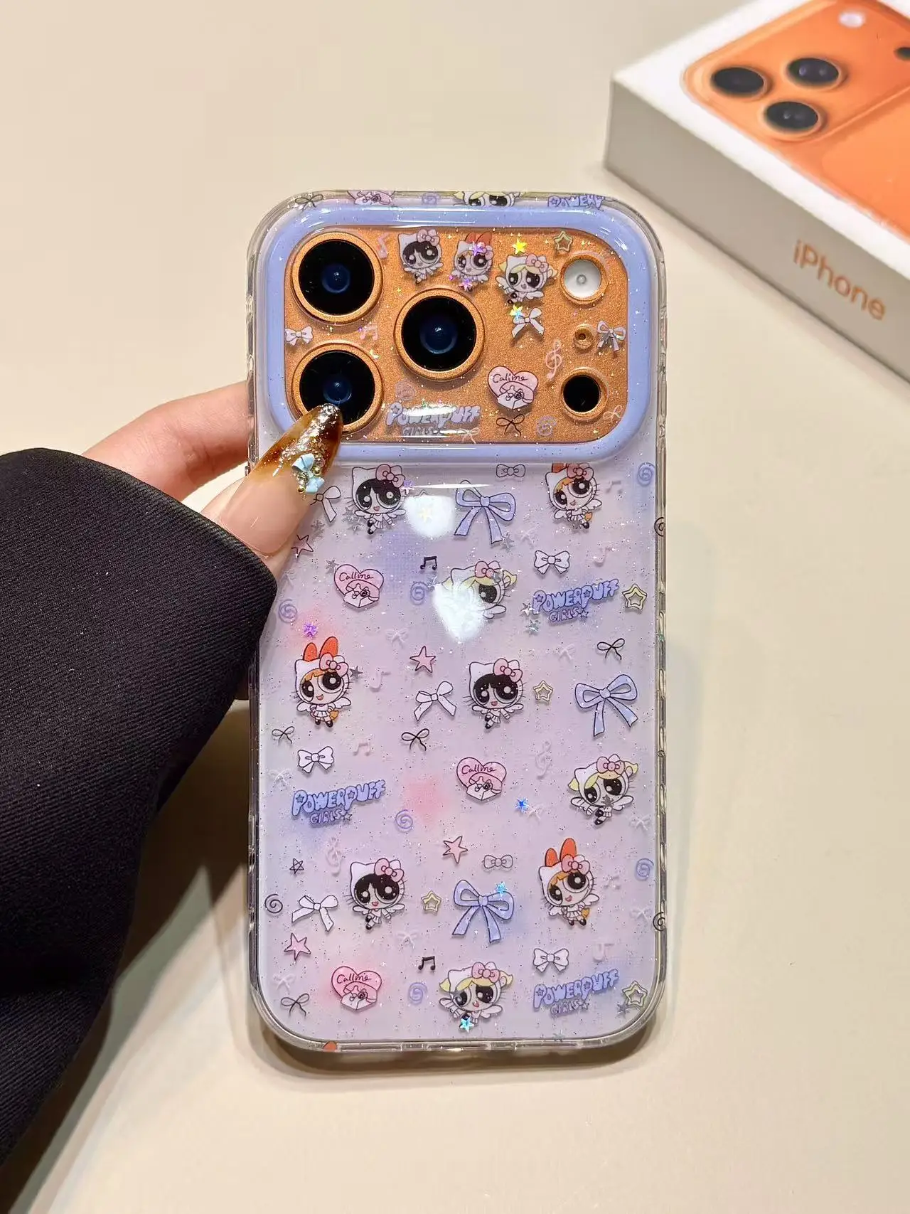 ポップキャラクターをどう選ぶ？iPhoneケースに込められた、日常の小さな幸せとは