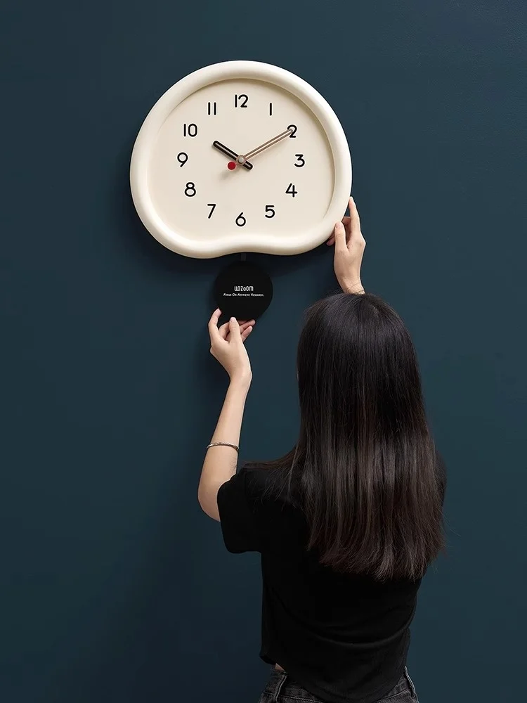 時計 ディスプレイ は本当に必要なのか？北欧風の壁掛け時計が家に持つ「時間の美しさ」を教えてくれる