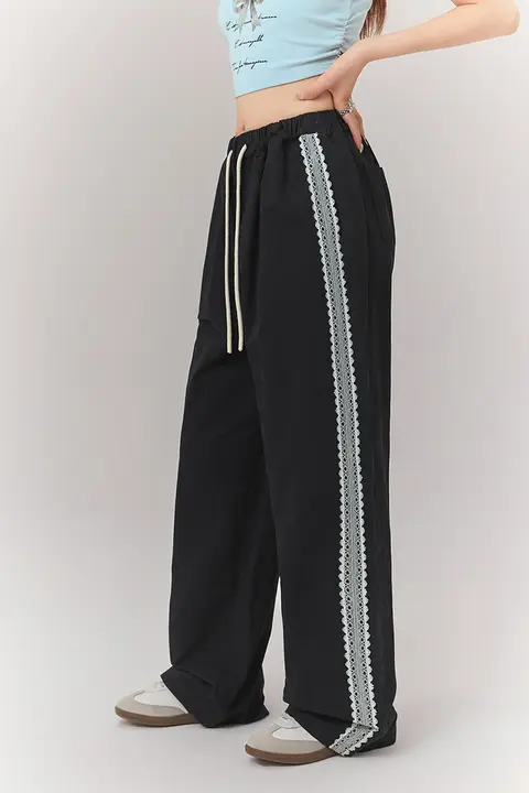 レース切り替えのウエストゴムパンツ【秋用・ルーズフィット・ウィメンズ】