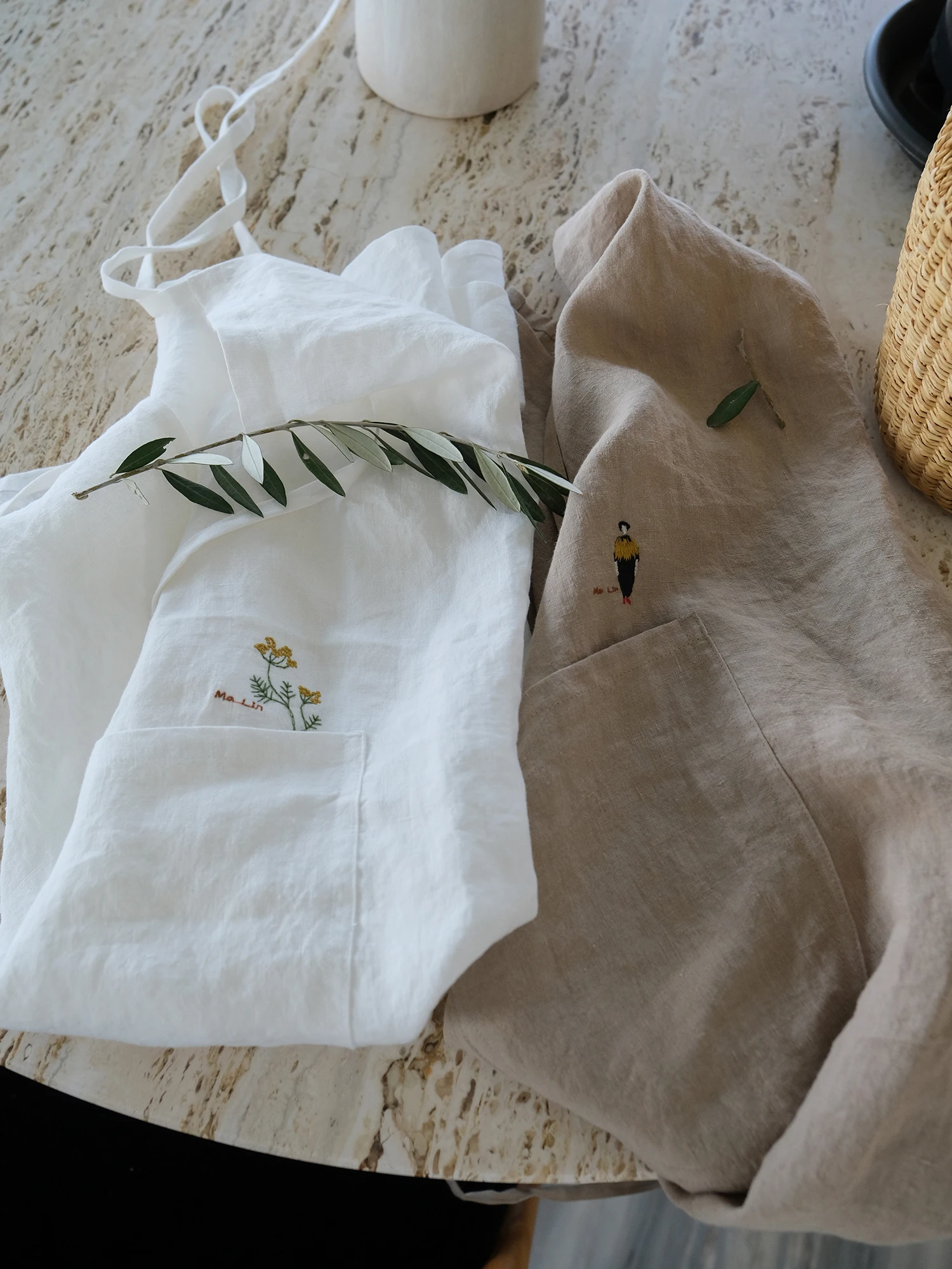 自然素材の100%リネン刺繍エプロン【居家文芸風】の実用性と特性とは