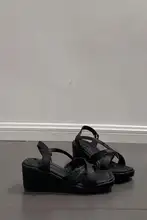 黒のフレンチスタイルのウェッジサンダル【大人女性用・夏用・リノデザイン・スカートと相性抜群】