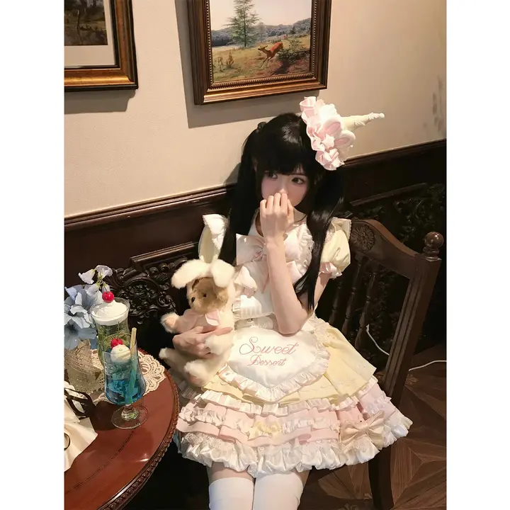 かわいいソフトなロリータワンピース【甘いウサギデザイン・エプロン付き・多層ボール・リボン付き】（セットアップ対応）