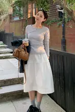 リブデザインのトレンディフィットTシャツ【女性用・おすすめ】
