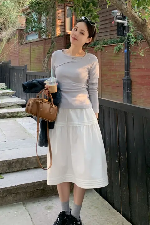 リブデザインのトレンディフィットTシャツ【女性用・おすすめ】
