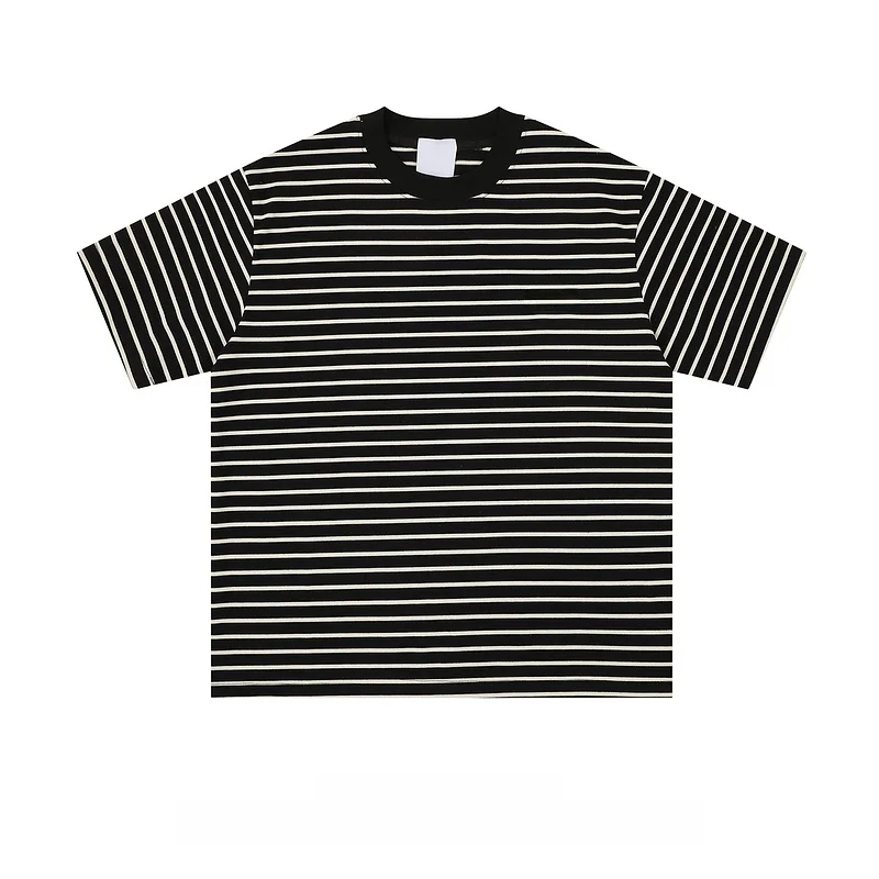 Tシャツにジーンズを合わせるとき、どんなスタイルが自然で洗練された印象になるの？
