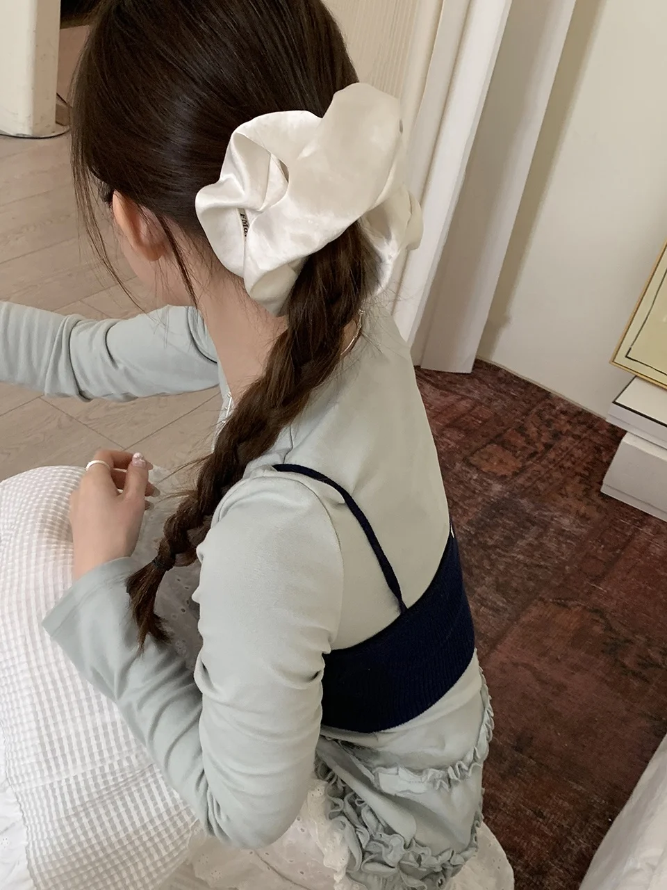 光沢感のある大きなヘアゴム【低いポニーテール用・フレンチスタイル・シンプルデザイン】