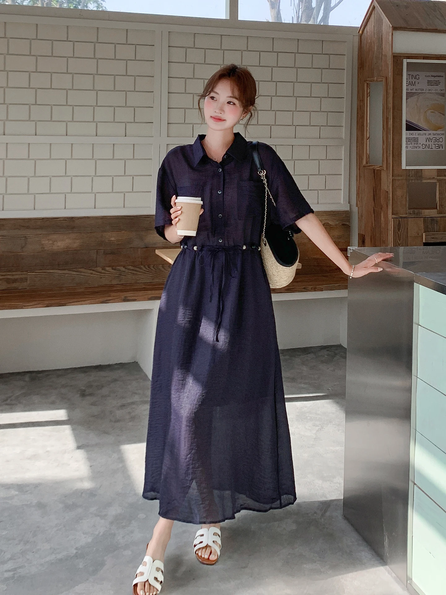 4月末から5月末にかけて着るべき服は？深い青のウエストシェイプシャツワンピースが解決する季節の悩み
