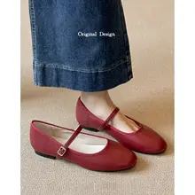 上品な印象のバレエスタイル赤いフラットシューズ【丸いつま先・ソフトソール・マリージェーン】