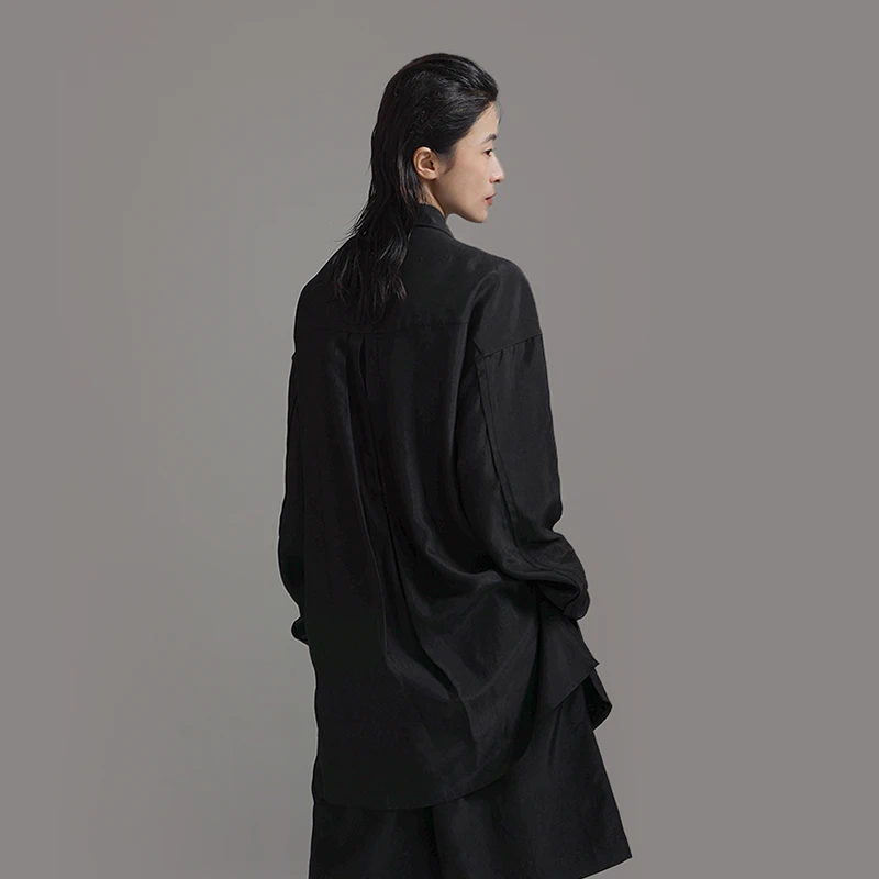 大人っぽい服はどう選ぶ？長袖オーバーサイズシャツがもたらす、  日常の「落ち着き」の秘密