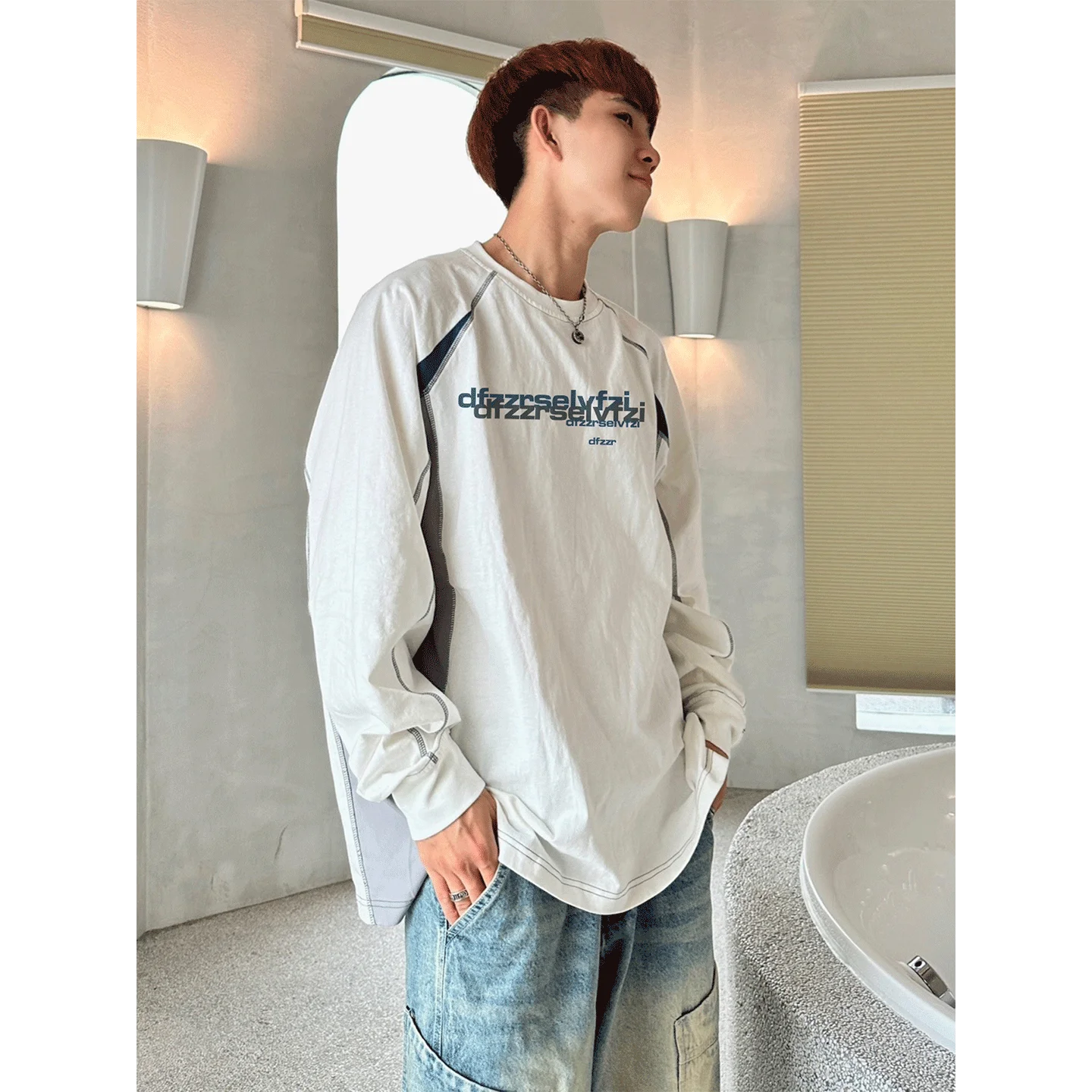 個性的なカジュアルデザイン！丸首長袖Tシャツ【メンズ・コットン・秋用】
