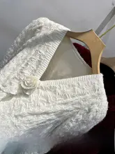 Vネック立体花柄レース長袖トップス【冬用・フィットデザイン・女性用】