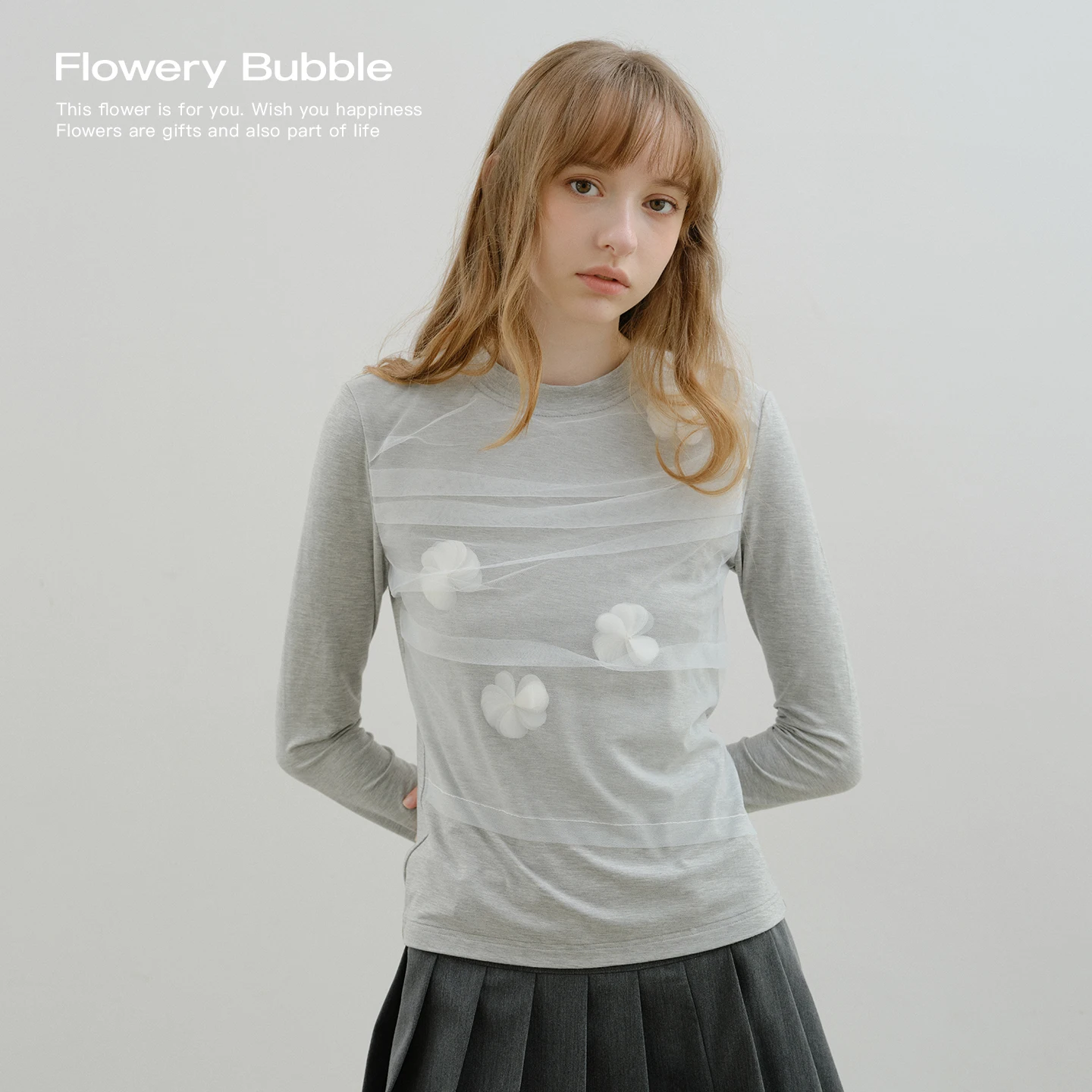 花柄のレース長袖Tシャツ【透け感・フィットデザイン】