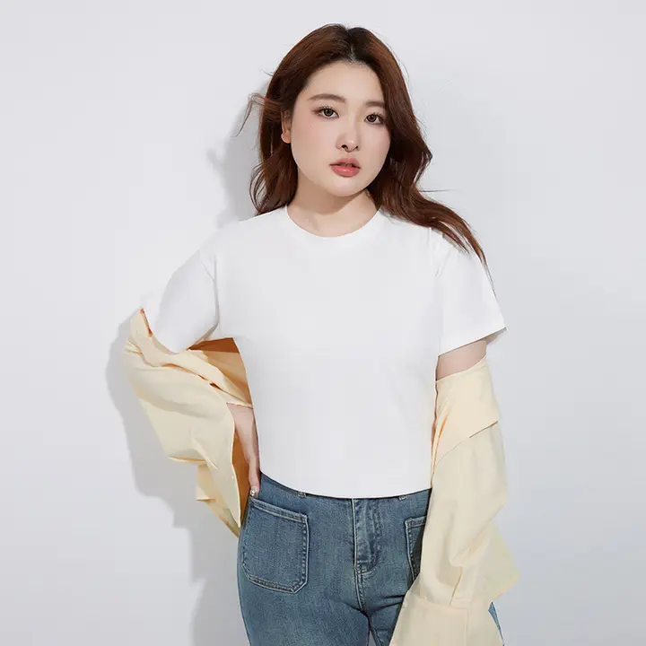 白色の短袖Tシャツ【Vネック・ゆったりシルエット・コットン・肌触りの良い】