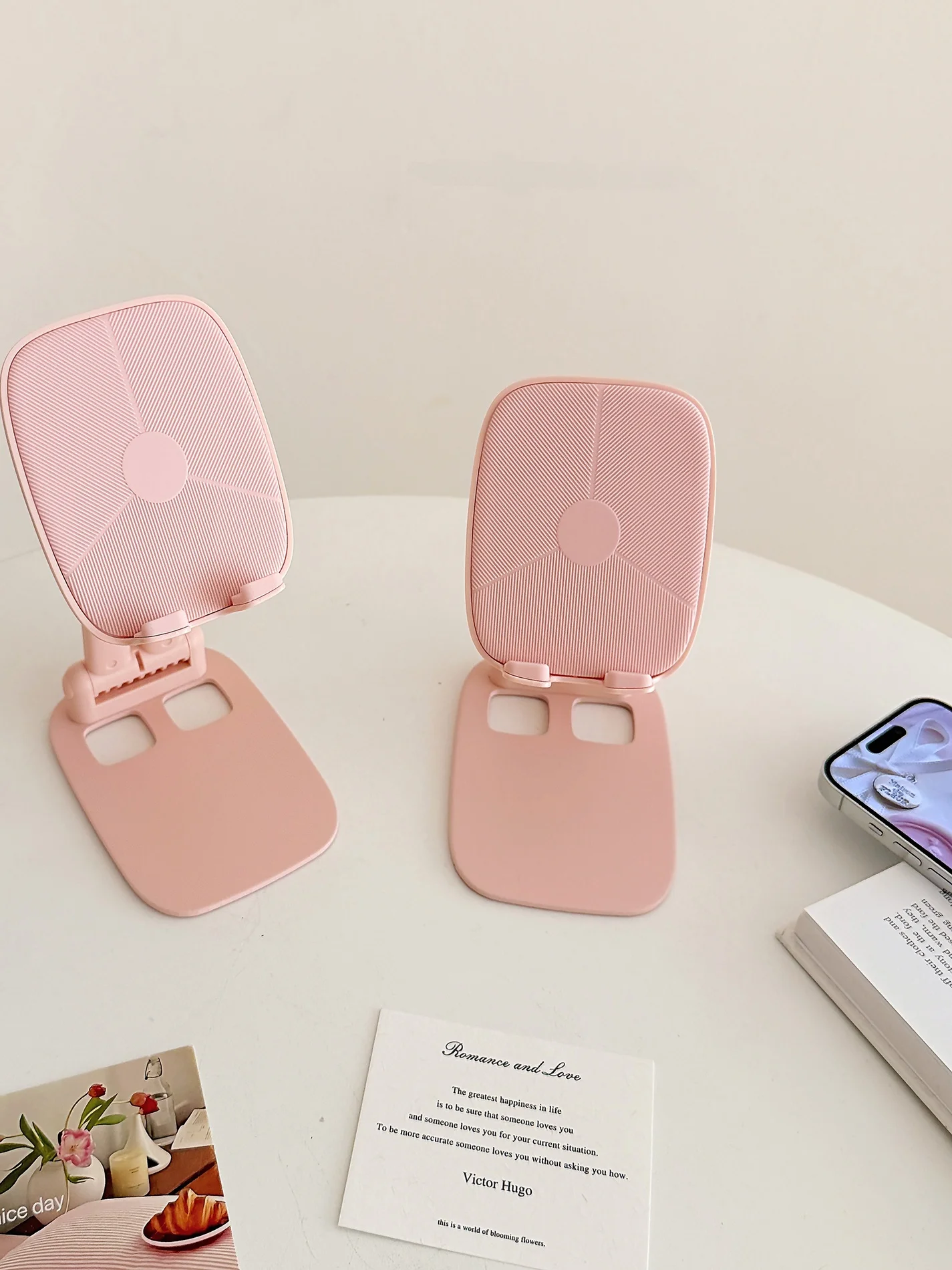 昇降式スマホ＆タブレットスタンド：リモートワークで画面の見える範囲を広げる最適なデスクガジェット
