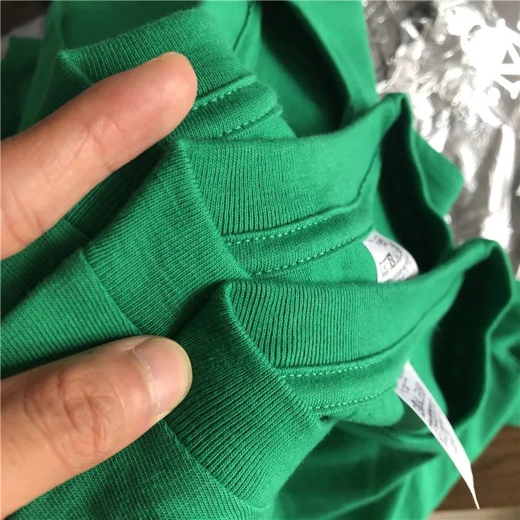 カラフルなコットン丸首Tシャツ：個別化シャツと日常カジュアルスタイルの融合