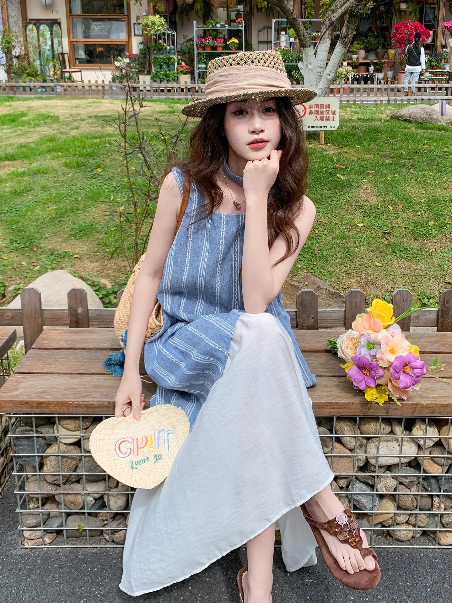 ターコイズブルードレスを選ぶべきタイミングは？その色合いと素材の本質を知れば、失敗しない着こなしに