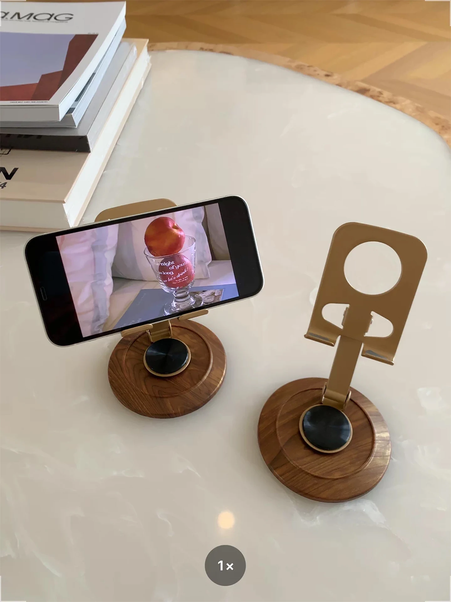 高級感ある金属製レトロスマホスタンド：360度回転でデスクでの動画視聴を最適化