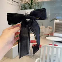 ブラックリボン付きシャツ【フラワーモチーフ・デザイン性のあるレディース・穴あけ不要・アカデミックスタイル】