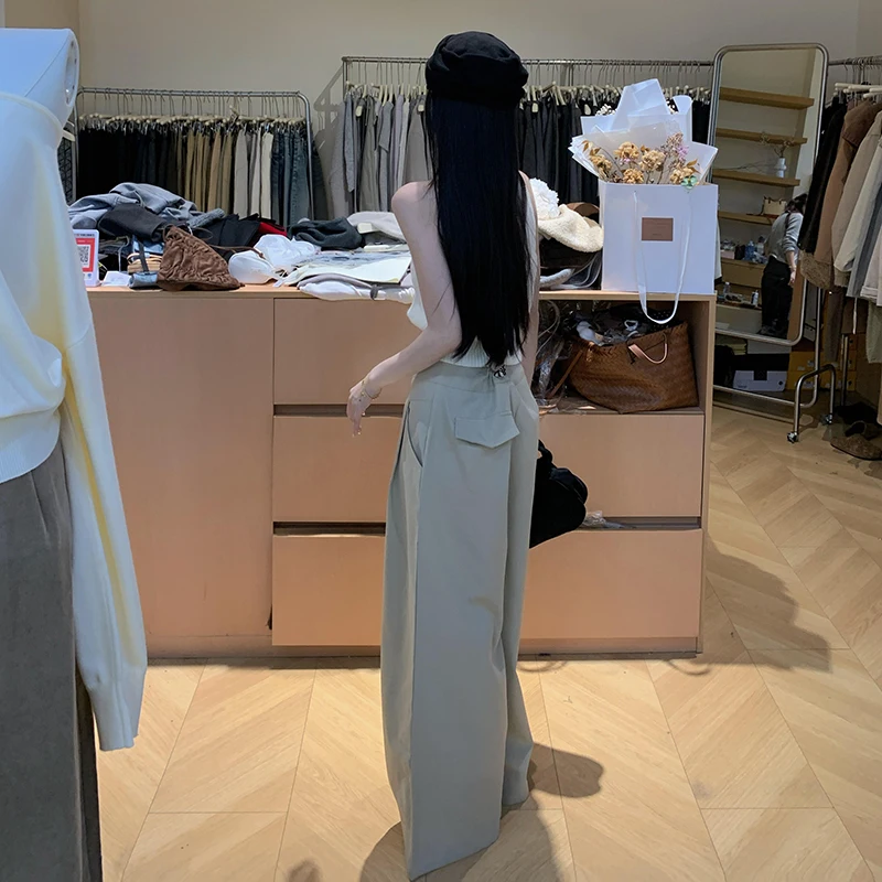 セミフレアパンツはどんなもの？低身長でも着やすい選び方と、実際の着用感を解説