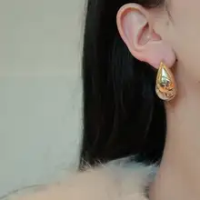 Simple Love Acc おしゃれな水滴デザインのシルバー針イヤリング【女性用・立体感・フレンチスタイル】