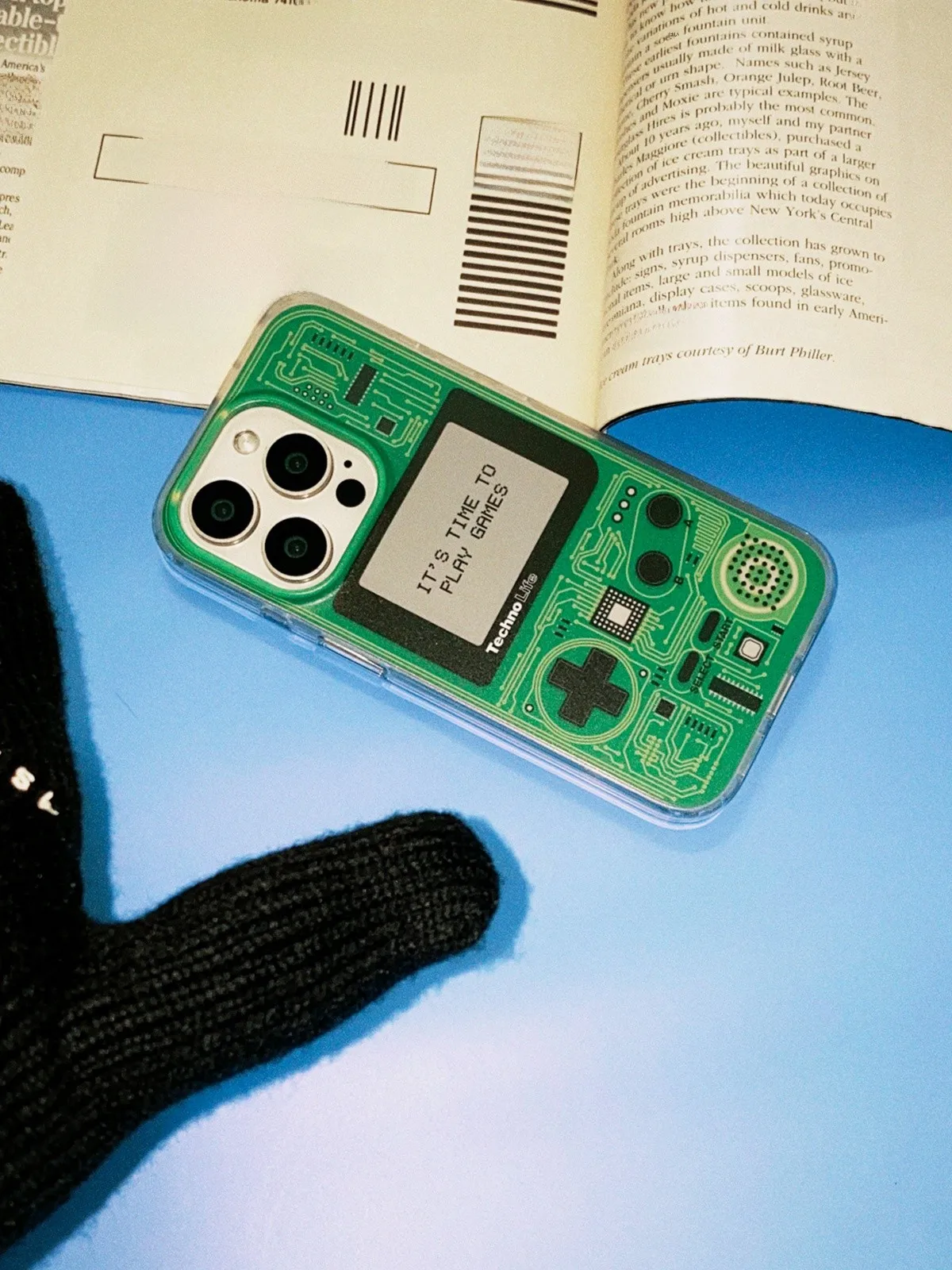 retroid pocket 5 は美式レトロデザインでiPhoneを保護しながら5G対応