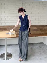 Vネックデニムベストとストライプワイドパンツのコーディネート【夏用・女性】（セットアップ対応）