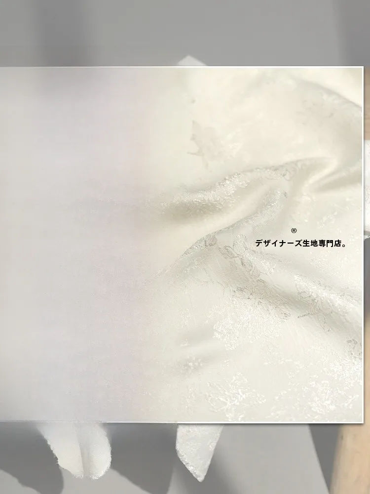 チュール素材とは何か：中国風のバラ柄織り生地の特性と実用シーン