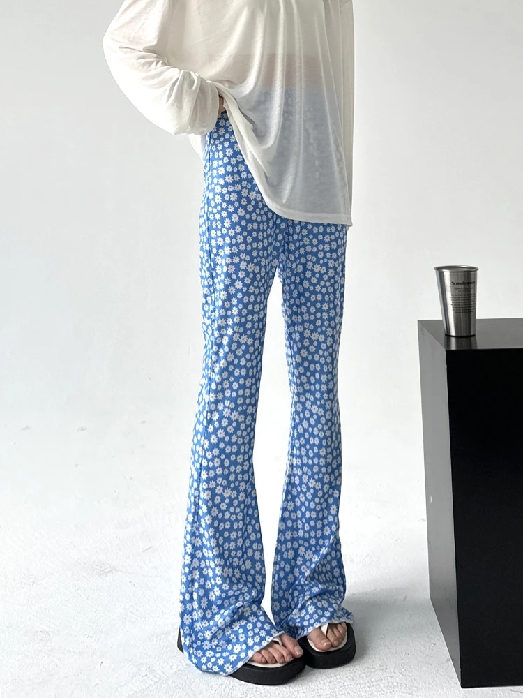 骨格ストレート フレアパンツ おすすめモデル：木昱子の微フレアデザインパンツ