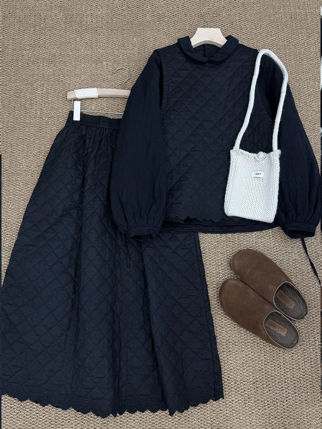 49日の服と4月半ばのファッション：チェック柄2点セットの実用性と季節適性を検証