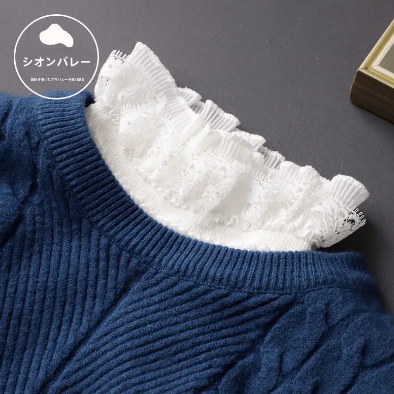 大きい襟のニットフェイクカラー：ストレッチ素材で体にフィットする着心地の実証