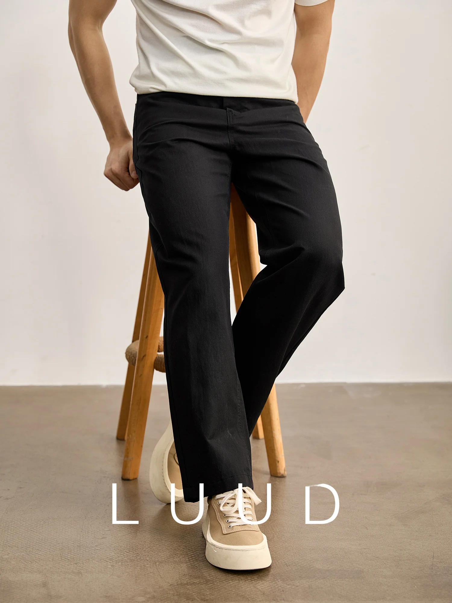 スラックス ベージュ メンズ LUUD 直筒パンツ：レーヨン混紡で快適な通勤スタイルを実現
