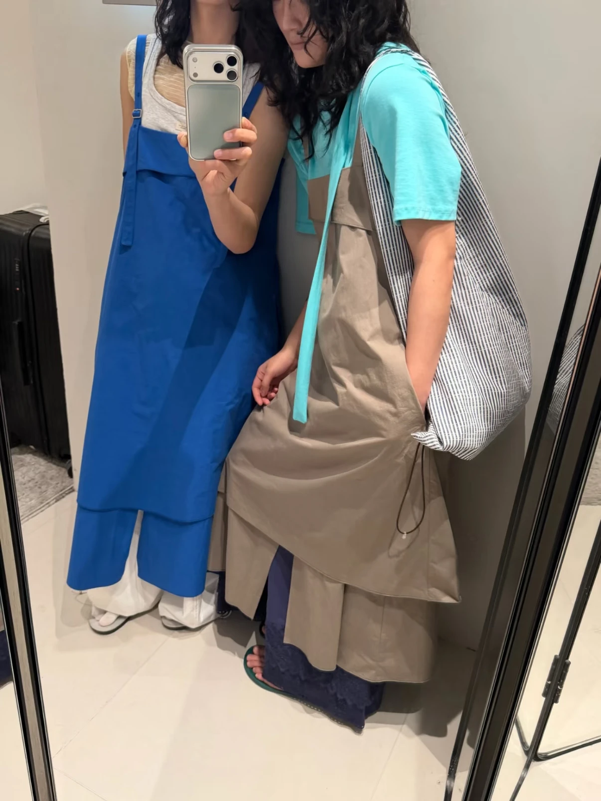 だぼっとした服を着るなら、今こそ選ぶべき「クラインブルーのA字裙」は？