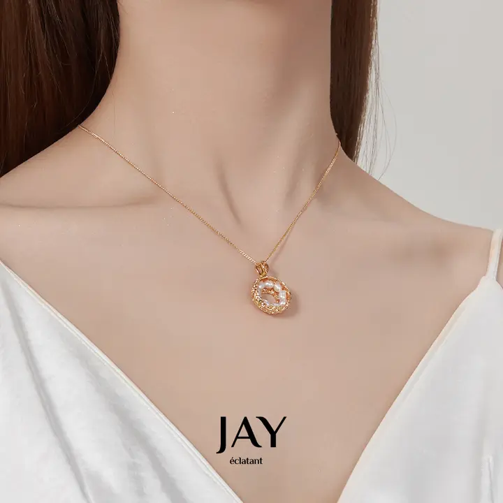 高級感あふれる真珠ネックレス【デザイナー吊り下げ式・ボディに優しいデザイン】