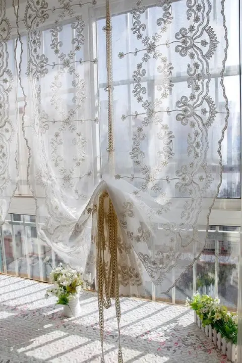 素年 刺繍入りローマンシェード【リフトアップ式・扇形デザイン・リビング・寝室に最適】