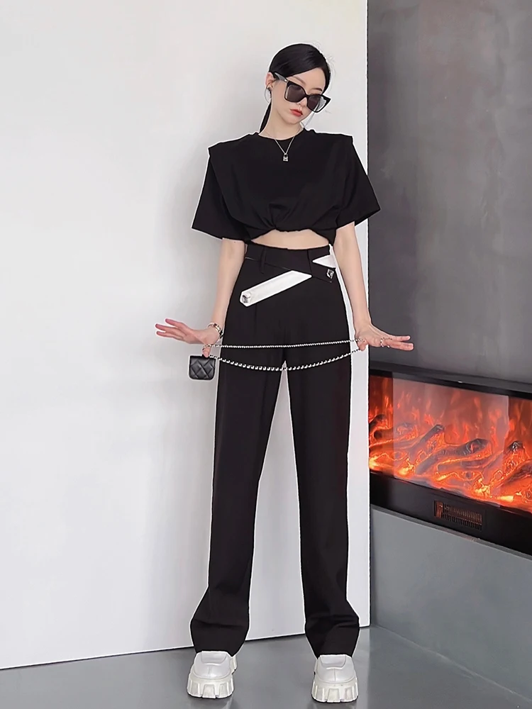 黒いパンツで夏を涼しく過ごす方法は？交差デザインのワイドパンツが解決するリアルなコーデ