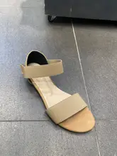 夏用レトロデザインのオープントゥサンダル【快適な低ヒール・ストラップ付き】（セットアップ対応）