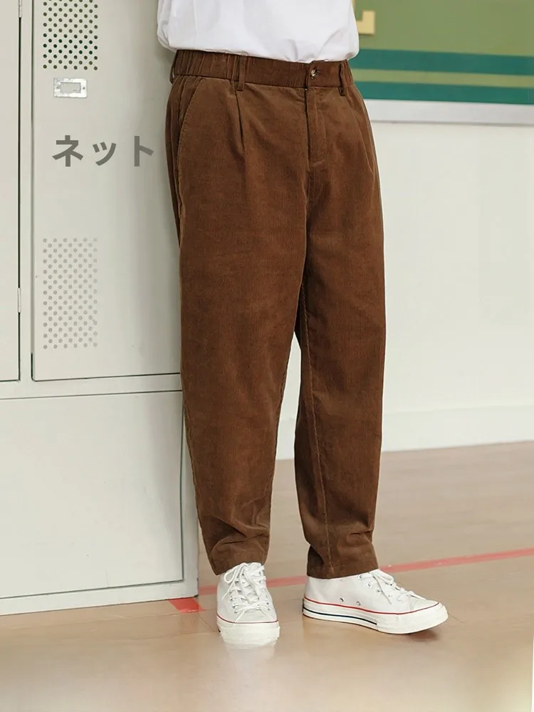 オフィスカジュアル グレーパンツとしてのコーデュロイパンツの実用性と使い方