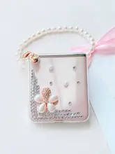 華為P50 Pocket対応 折りたたみスクリーン用スマホケース【透明・パールハンドチェーン・花飾り・高級感あるデザイン】