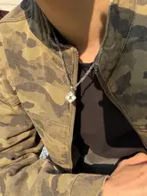 色落ちしない四葉のクローバーのネックレス【男女兼用・チタン製・小洒落たデザイン・ライトラグジュアリー・セーター用】