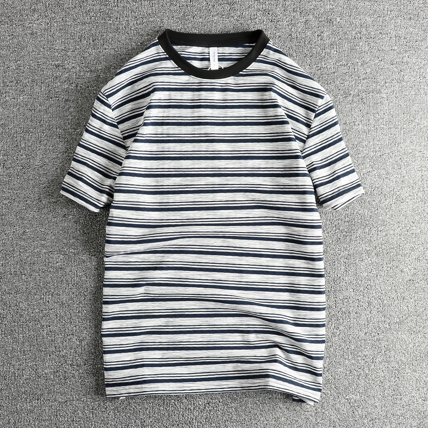 ストライプ柄 メンズTシャツはどう選ぶ？通勤からレジャーまで使える本当の使い方を解説