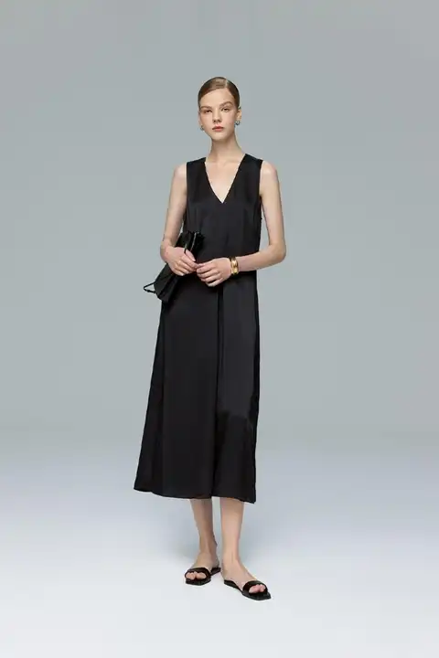 エレガントなVネックノースリーブドレス【サテン風・シンプルデザイン】