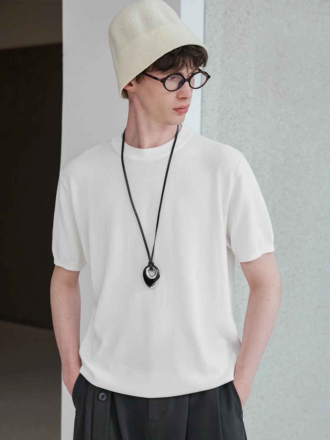 快適な通気性のニット半袖Tシャツ メンズ・スタイル・夏用 ストリートファッションの夏用アイテム