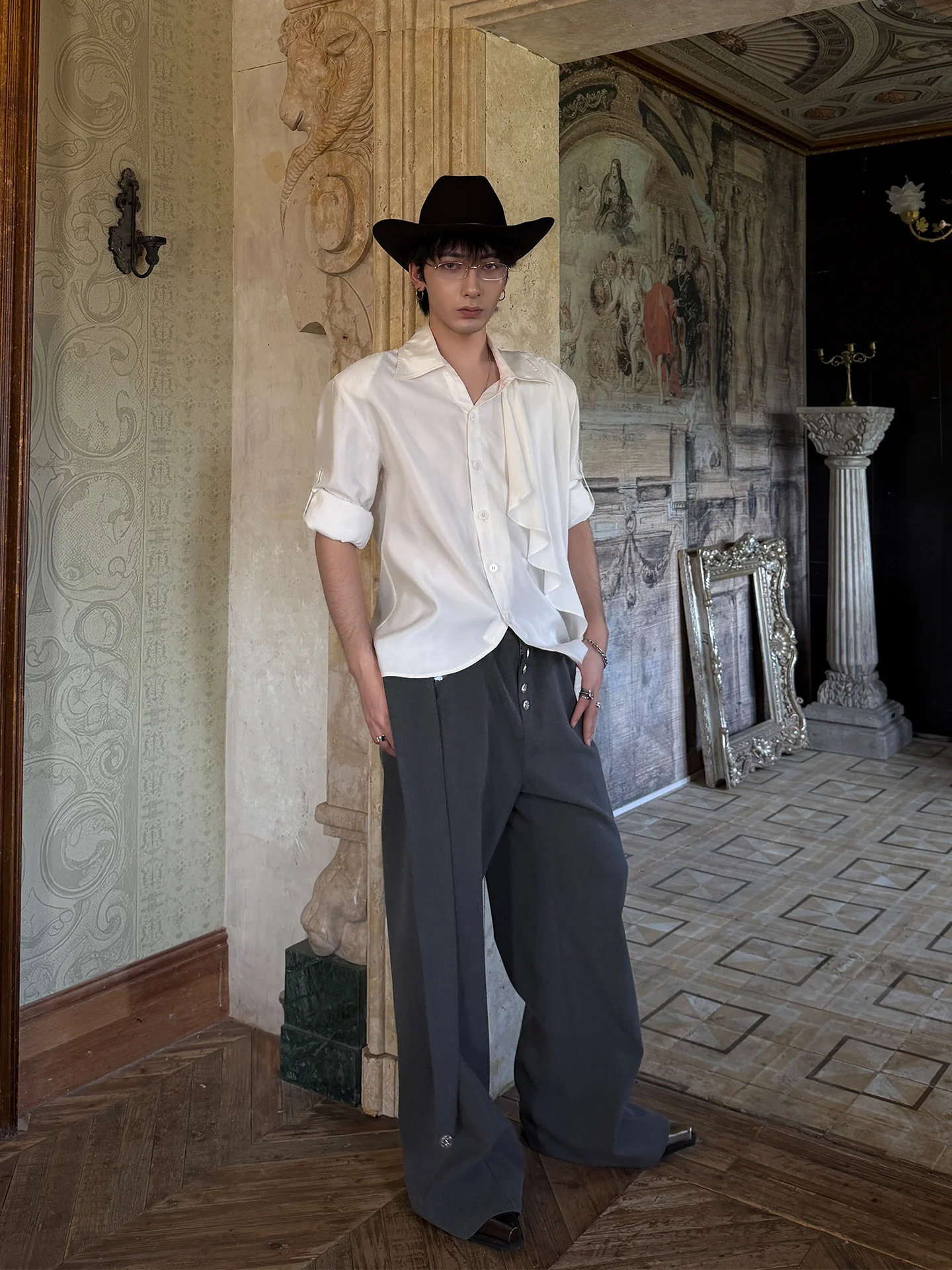 27歳男性が今夏に着るべきカジュアルパンツは？HarHのAラインパンツが失敗しない理由