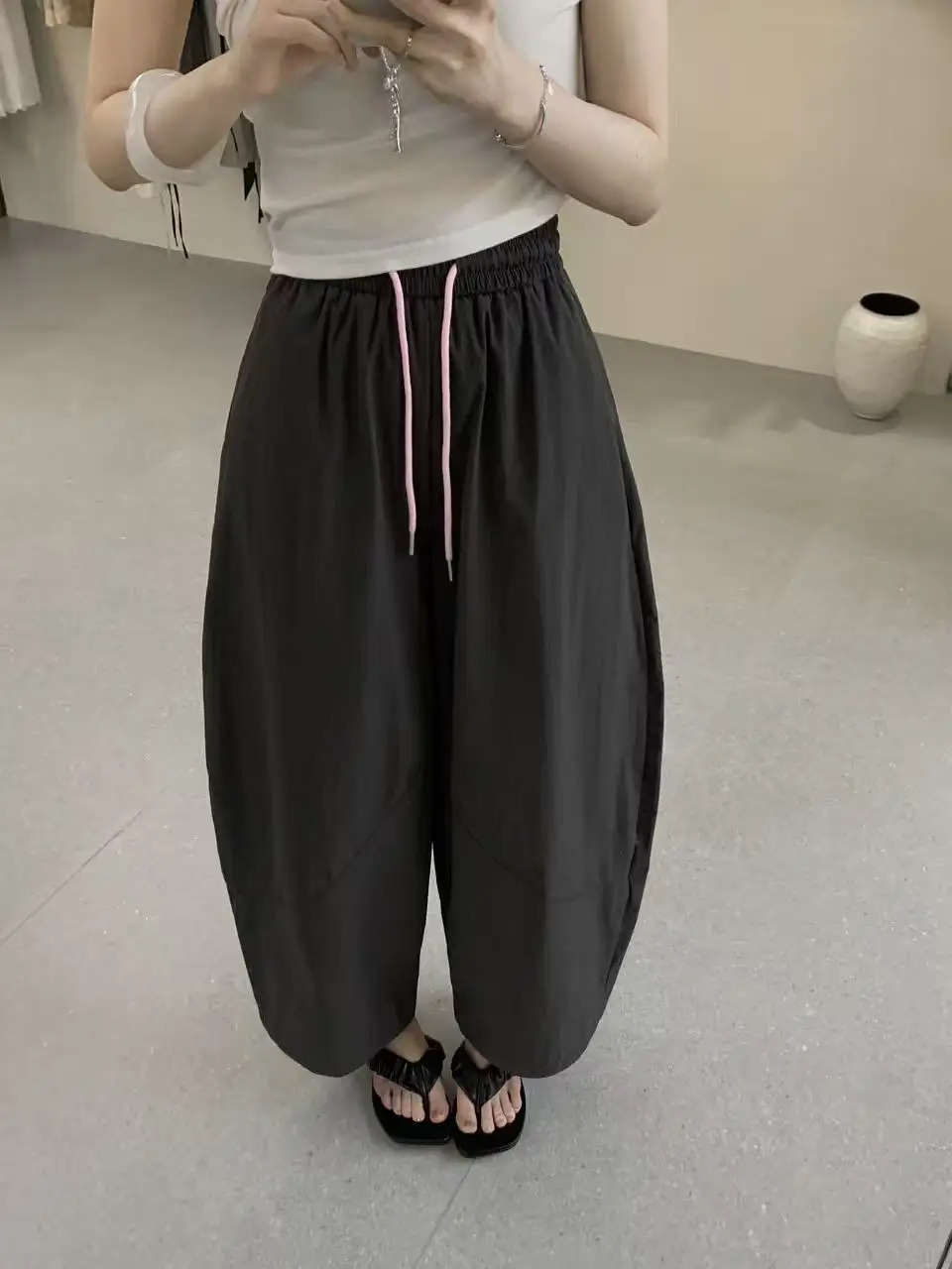通気性の良いパンツ女性：高腰ロングスカート風カジュアルパンツの実用性と選び方