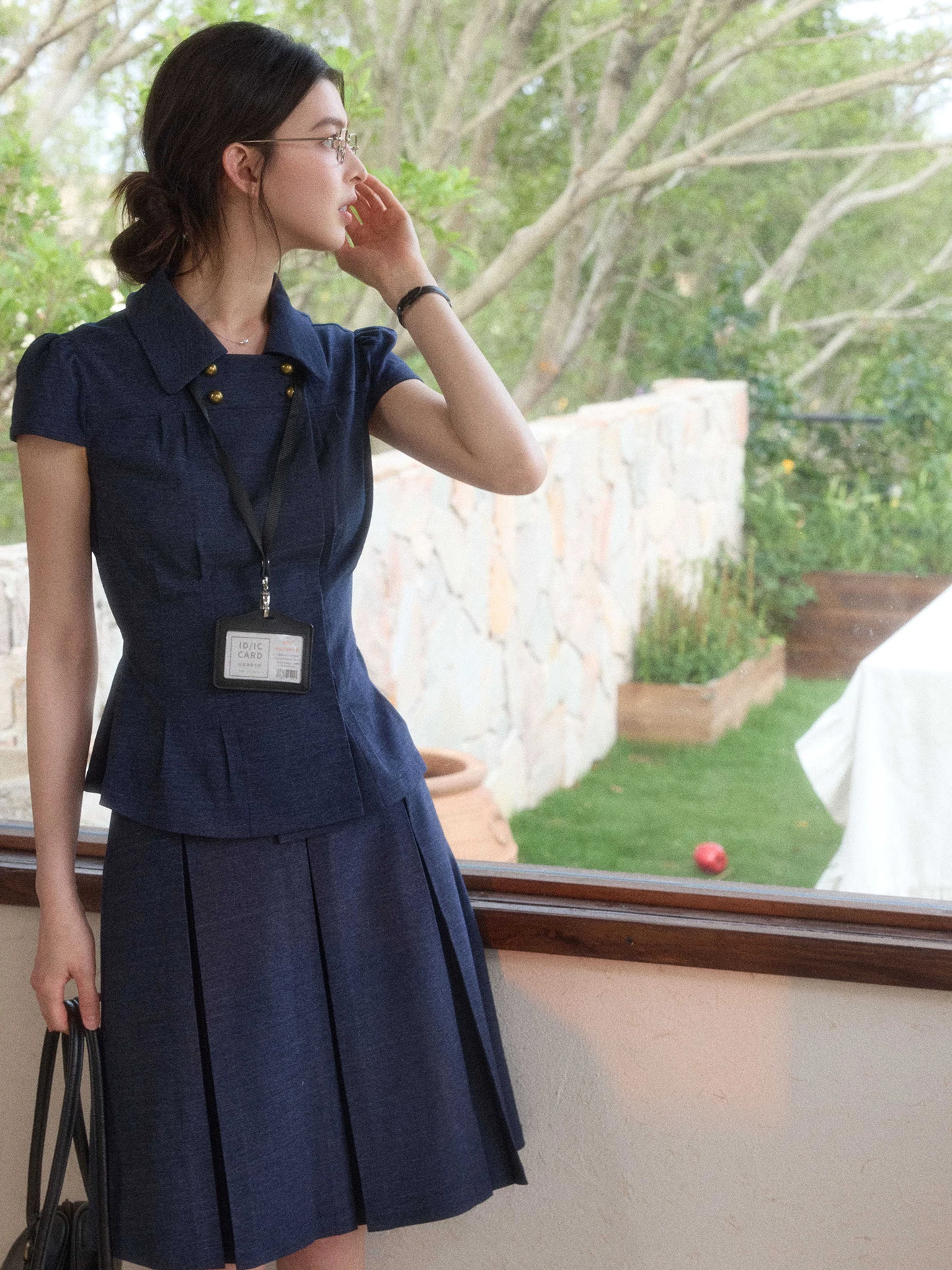 40代の研修にふさわしい服装は、シンプルで通気性の高いセットアップがベスト？
