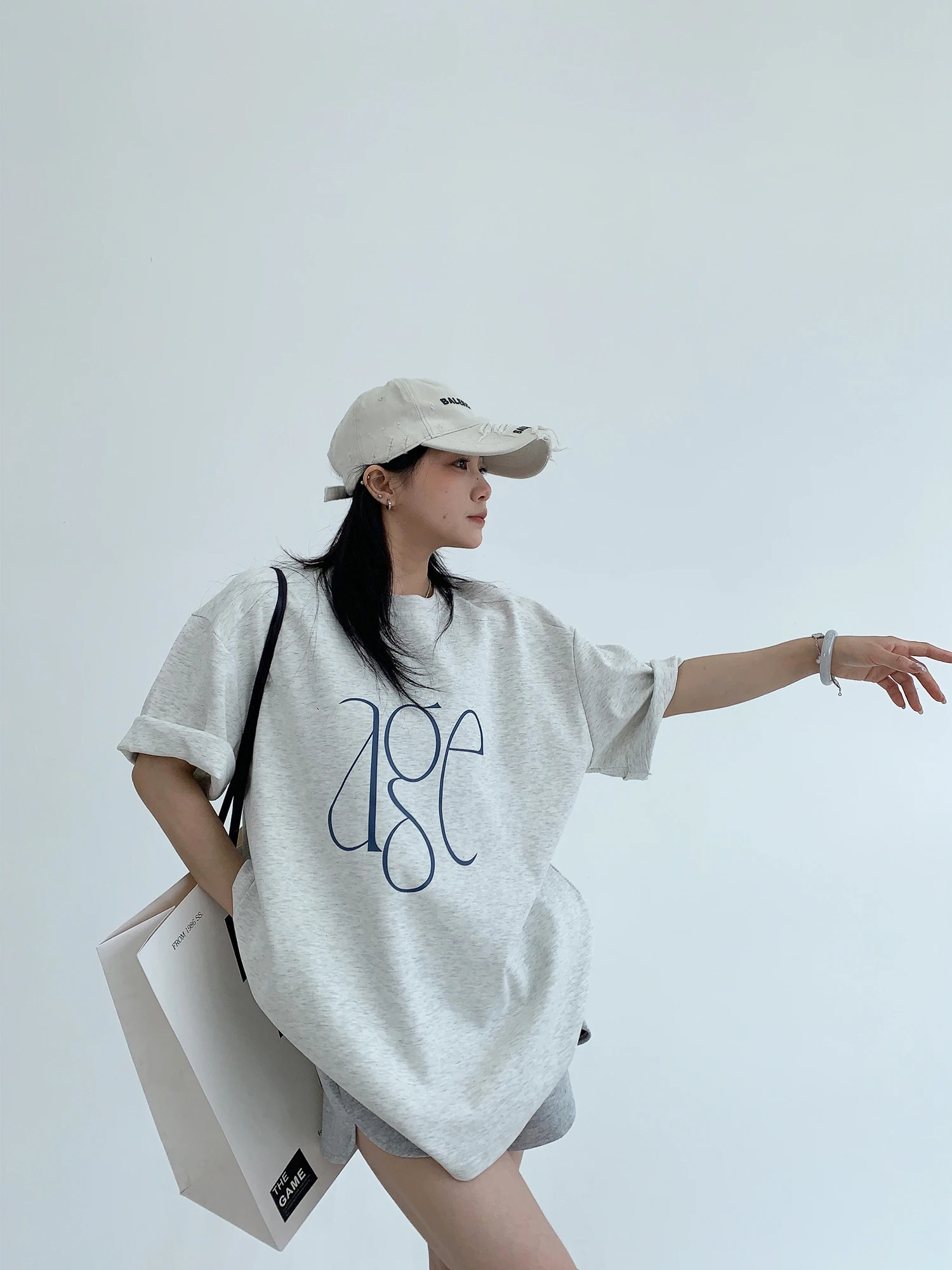 夏用チックでシンプルな高級感！レタープリントの短袖ルーズフィットTシャツ