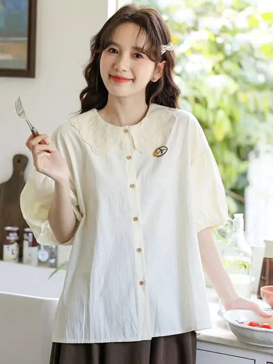 甘さとレトロ感漂うデザイン！ボタン付きパフスリーブシャツ【ドールカラー・女性用】